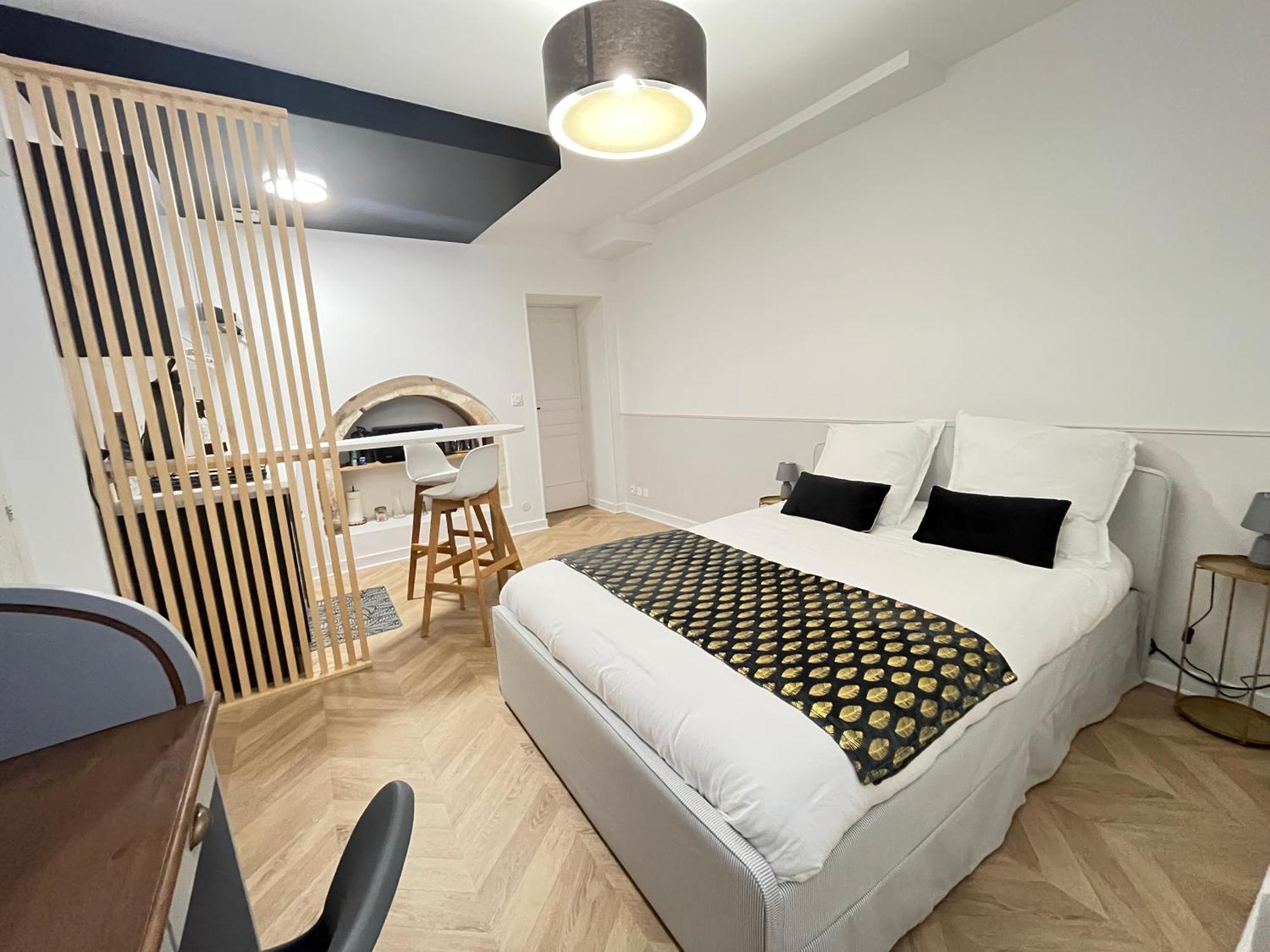 Le Studio Haslay Seraucourt En Plein Coeur De Ville De Bourges - Charme De L Ancien Et Confort Contemporain Szoba fotó